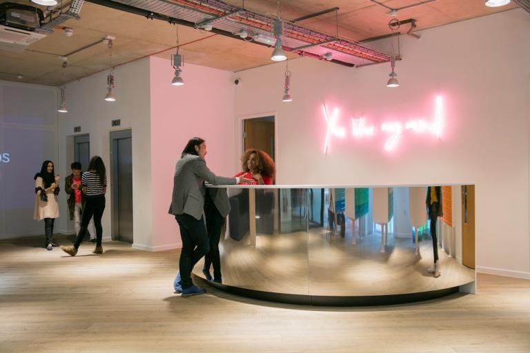 English school in London Kaplan